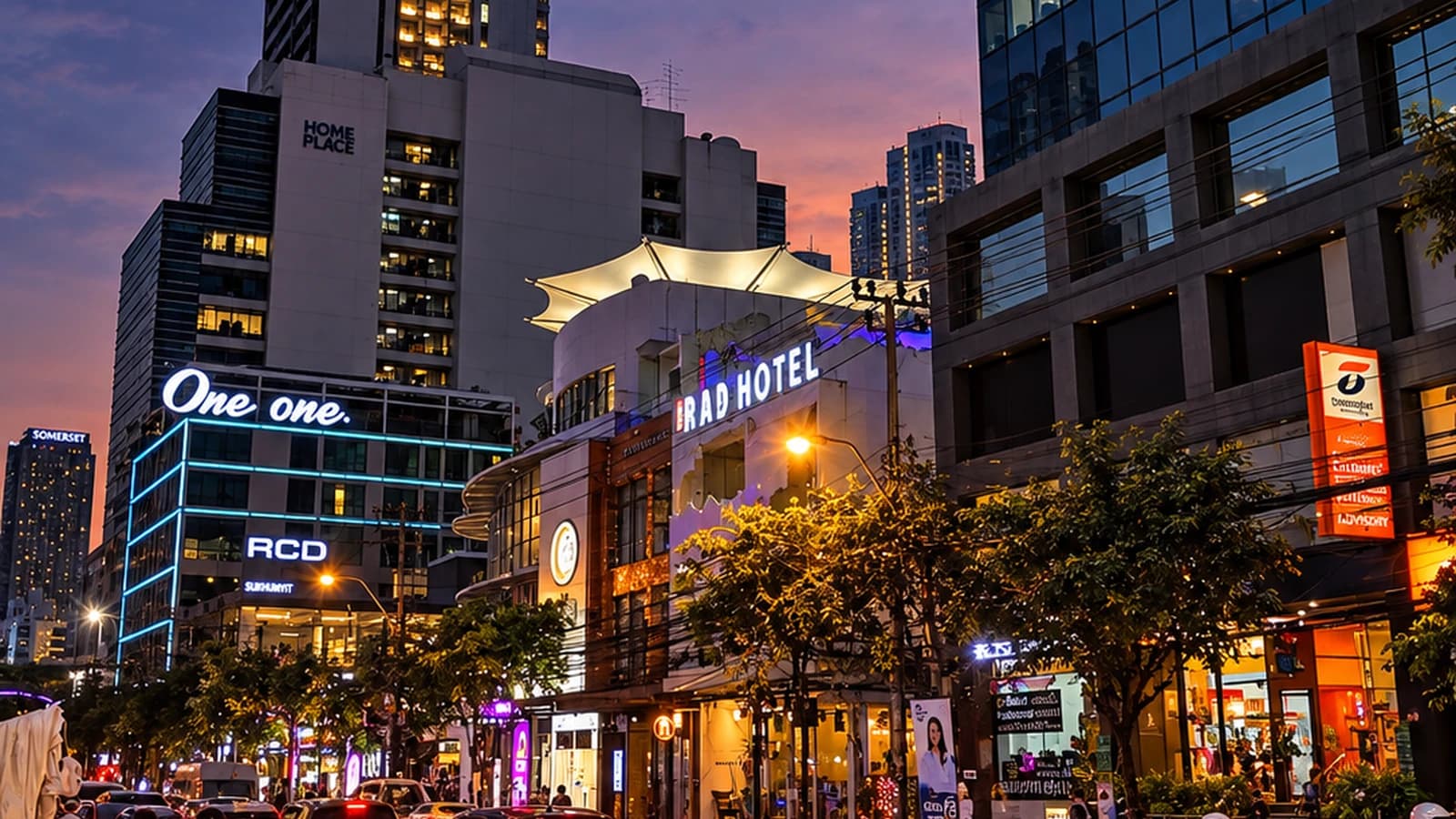 Thonglor at night
